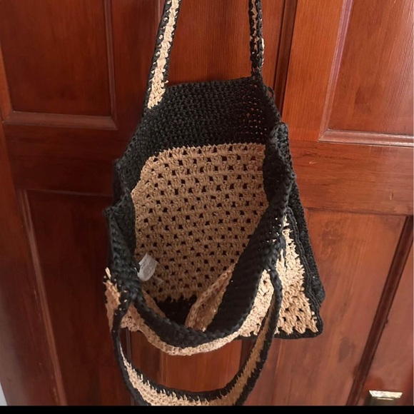 Beautiful Zara woven bag slight damage - Picture 2 of 4